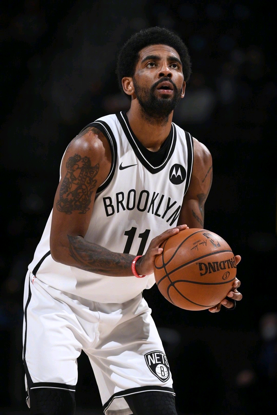 被球迷喷得退出国家队的吴曦，其实是郑智后最强后腰，场上也很拼