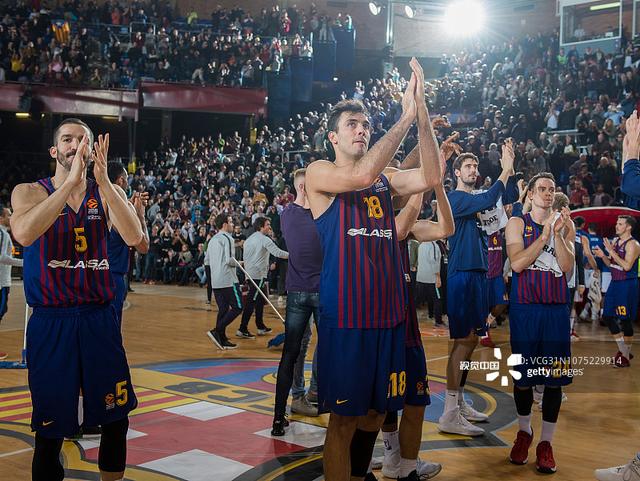 霍华德谈詹科：综合来说詹姆斯更出色 但关键时刻我会把球给科比