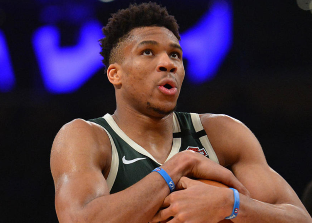 记者：梅西到诺坎普后请求工作人员入场许可，巴萨欣然同意