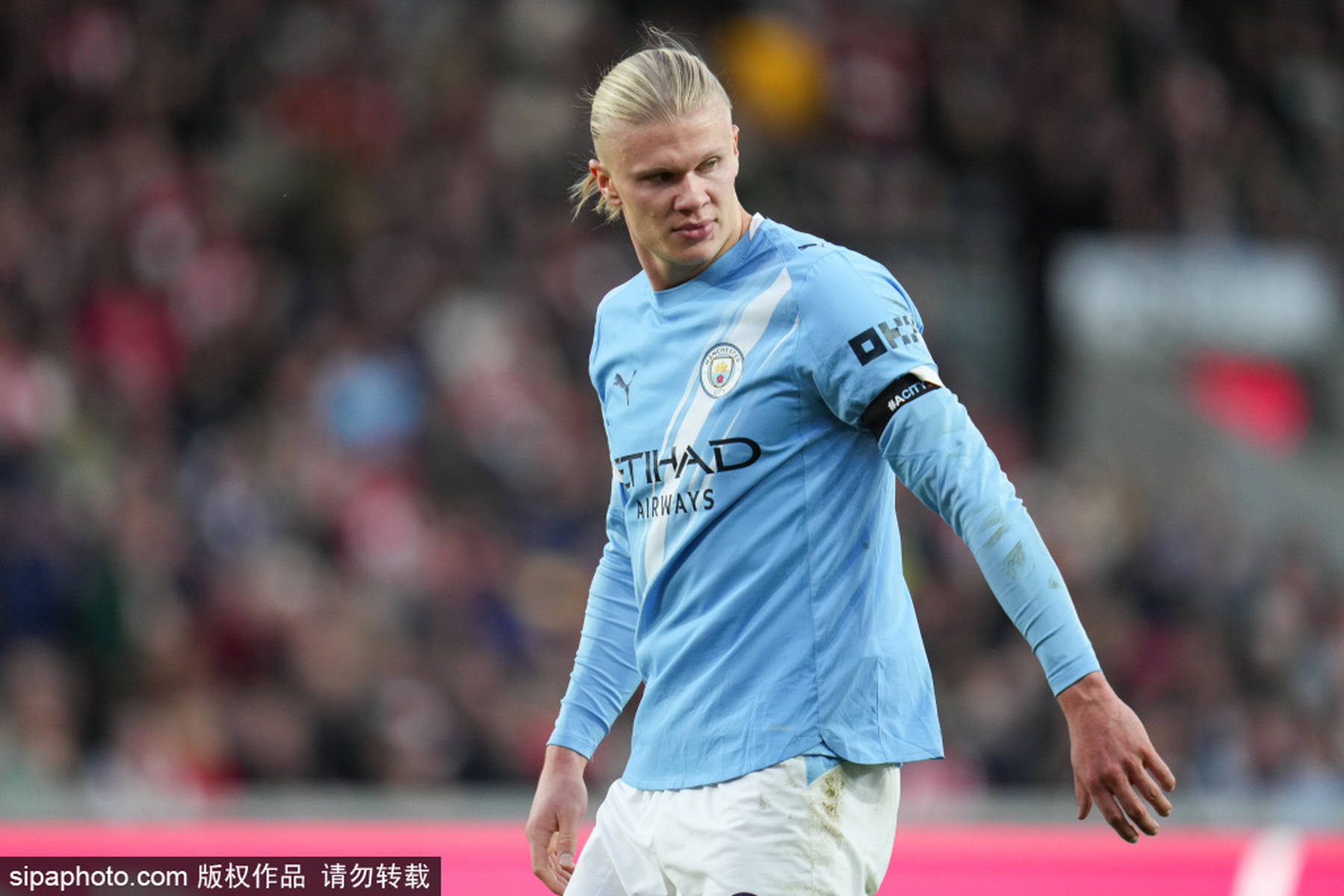 详解棒球规则中的“投手违例”定义及其对跑垒员进垒的补偿逻辑