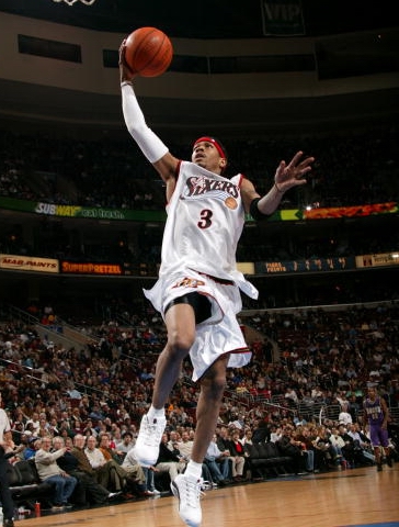 曼联官方：将采取措施提高财务可持续性，预计裁员150-200人