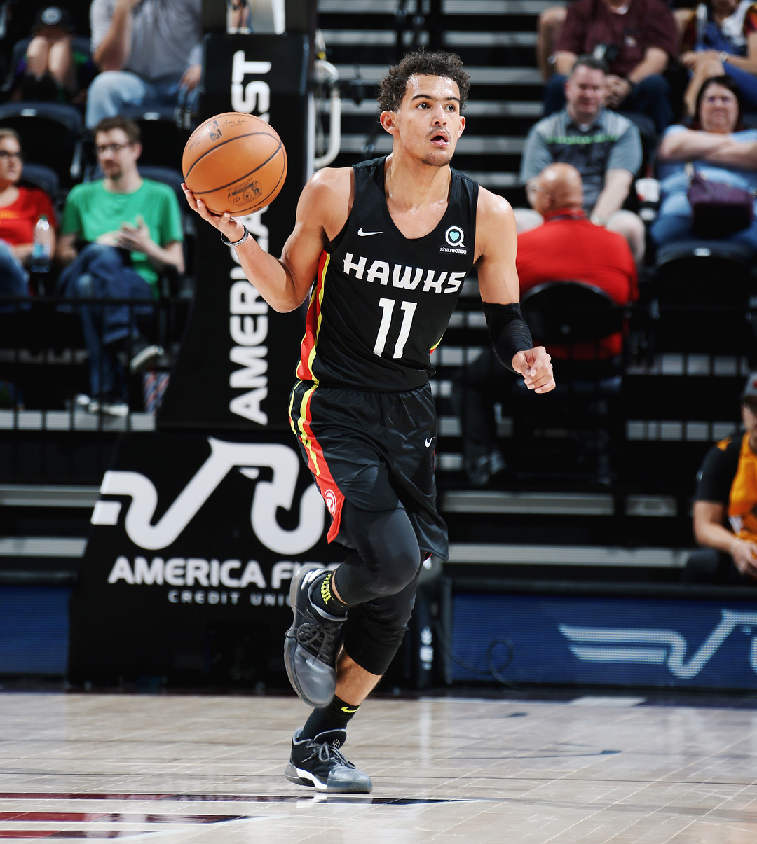 得不偿失！卡斯尔跳球时拉拽JJJ被吹犯规 个人第6犯被罚下